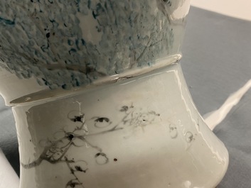 A Chinese qianjiang cai vase with butterfly-shaped ornaments, 19th C.